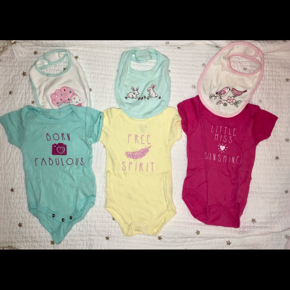 Bundle: 3 onesies (3-6 months) + 3 bibs